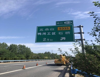 安定安定二广高速南阳段标志标牌改造